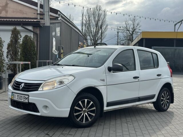 Білий Рено Сандеро, об'ємом двигуна 1.4 л та пробігом 205 тис. км за 3950 $, фото 1 на Automoto.ua