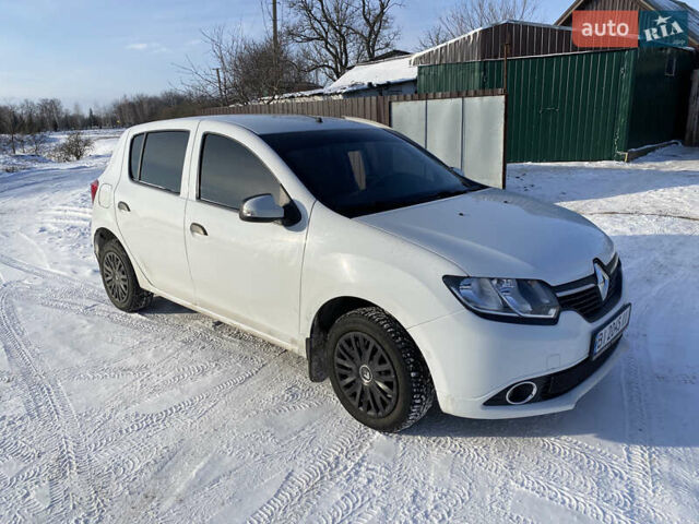 Белый Рено Сандеро, объемом двигателя 1.2 л и пробегом 112 тыс. км за 7000 $, фото 1 на Automoto.ua