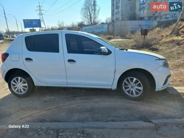 Белый Рено Сандеро, объемом двигателя 1.15 л и пробегом 320 тыс. км за 2700 $, фото 1 на Automoto.ua