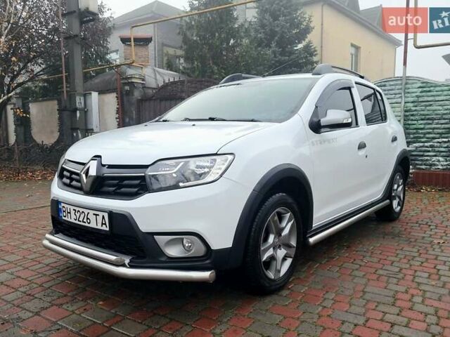 Білий Рено Сандеро, об'ємом двигуна 0.9 л та пробігом 135 тис. км за 8700 $, фото 1 на Automoto.ua