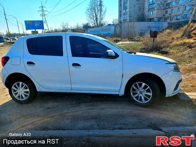 Белый Рено Сандеро, объемом двигателя 1.2 л и пробегом 320 тыс. км за 2700 $, фото 1 на Automoto.ua