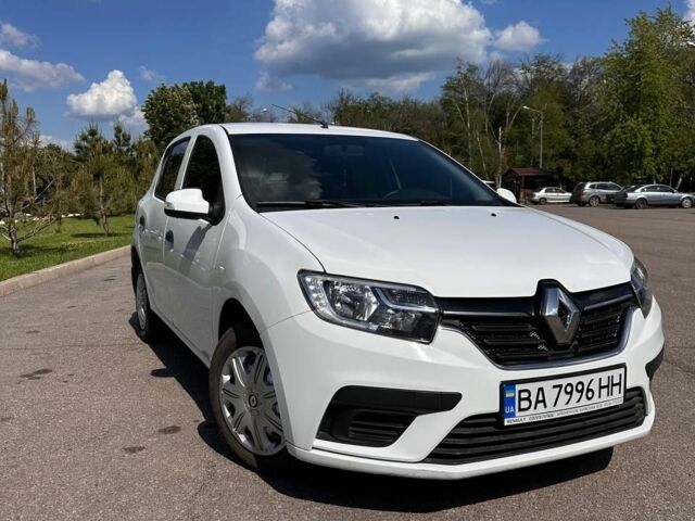 Белый Рено Сандеро, объемом двигателя 1 л и пробегом 140 тыс. км за 7000 $, фото 1 на Automoto.ua