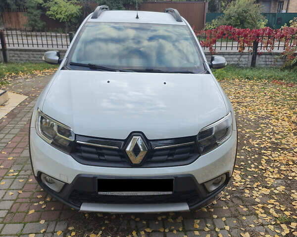 Белый Рено Сандеро, объемом двигателя 1.46 л и пробегом 136 тыс. км за 9500 $, фото 1 на Automoto.ua