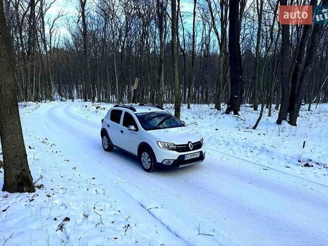 Белый Рено Сандеро, объемом двигателя 1.5 л и пробегом 282 тыс. км за 10800 $, фото 1 на Automoto.ua
