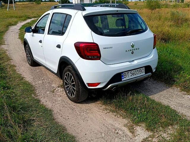 Белый Рено Сандеро, объемом двигателя 1.5 л и пробегом 79 тыс. км за 10510 $, фото 1 на Automoto.ua