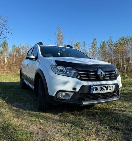 Белый Рено Сандеро, объемом двигателя 1.46 л и пробегом 225 тыс. км за 10200 $, фото 1 на Automoto.ua