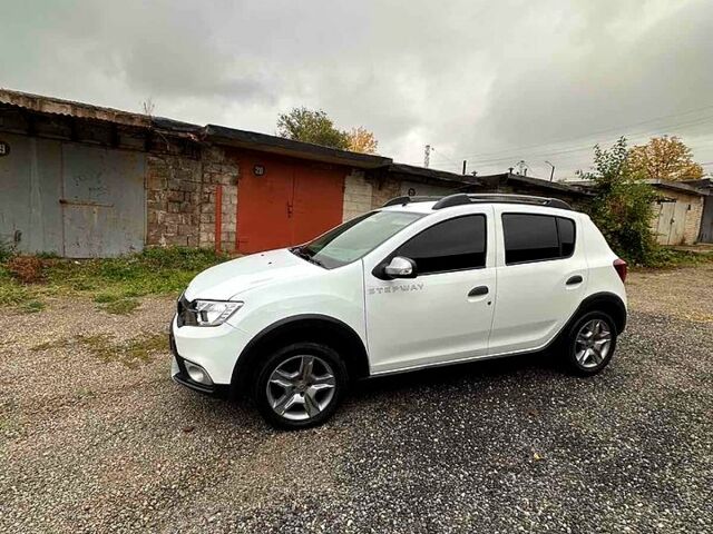 Белый Рено Сандеро, объемом двигателя 0.9 л и пробегом 57 тыс. км за 9500 $, фото 1 на Automoto.ua