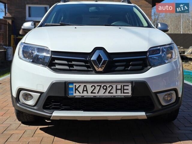 Белый Рено Сандеро, объемом двигателя 1.5 л и пробегом 62 тыс. км за 11700 $, фото 1 на Automoto.ua