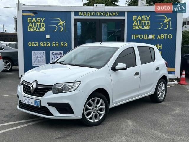 Білий Рено Сандеро, об'ємом двигуна 1 л та пробігом 168 тис. км за 5990 $, фото 1 на Automoto.ua