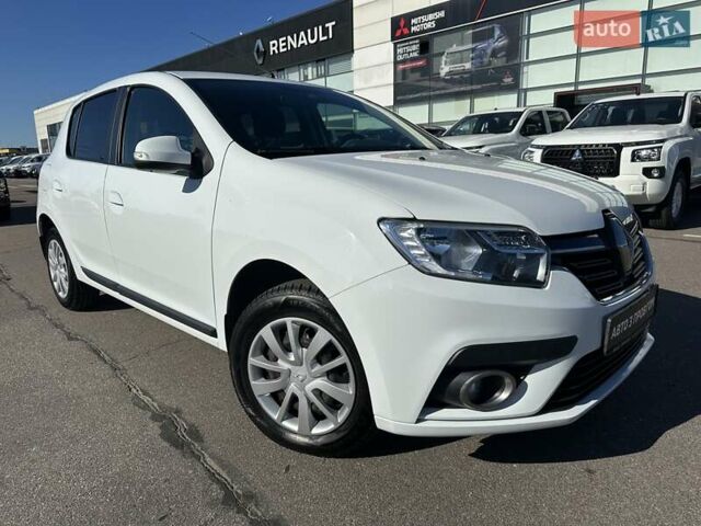 Белый Рено Сандеро, объемом двигателя 0.9 л и пробегом 106 тыс. км за 9300 $, фото 1 на Automoto.ua