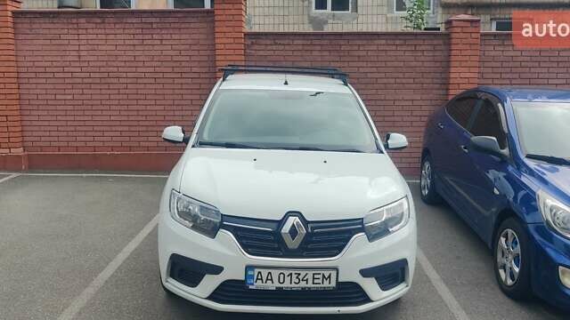 Белый Рено Сандеро, объемом двигателя 0.9 л и пробегом 132 тыс. км за 5500 $, фото 1 на Automoto.ua
