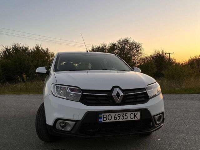 Белый Рено Сандеро, объемом двигателя 0.9 л и пробегом 57 тыс. км за 8490 $, фото 1 на Automoto.ua