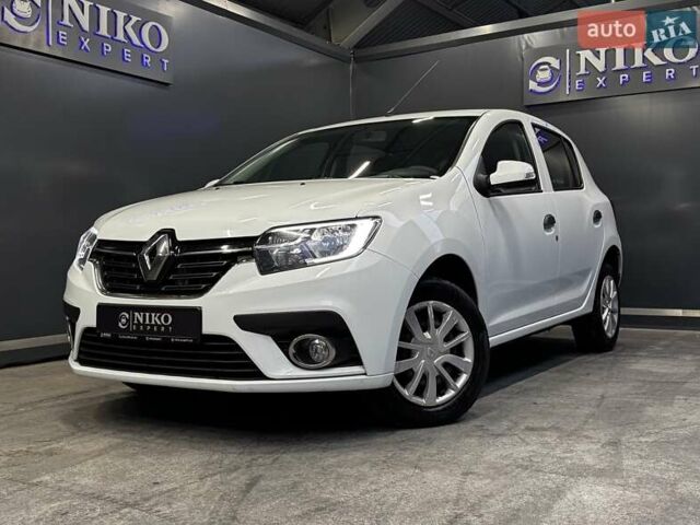 Белый Рено Сандеро, объемом двигателя 1.5 л и пробегом 73 тыс. км за 8500 $, фото 1 на Automoto.ua