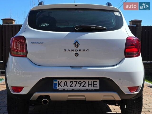 Белый Рено Сандеро, объемом двигателя 1.5 л и пробегом 62 тыс. км за 12000 $, фото 1 на Automoto.ua