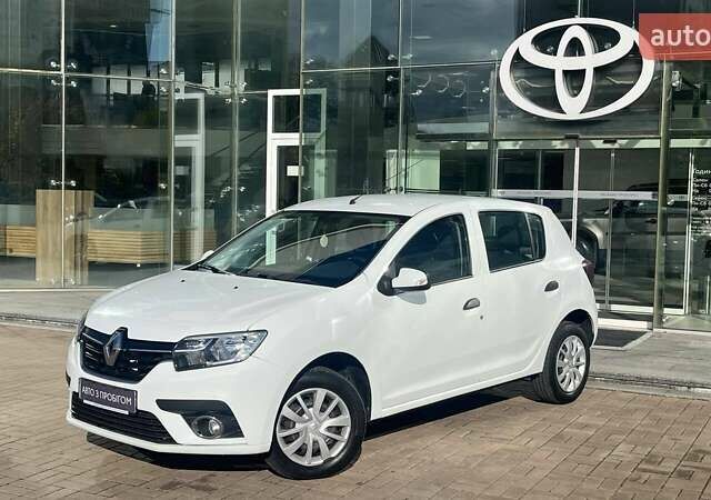 Білий Рено Сандеро, об'ємом двигуна 1.46 л та пробігом 80 тис. км за 8339 $, фото 1 на Automoto.ua
