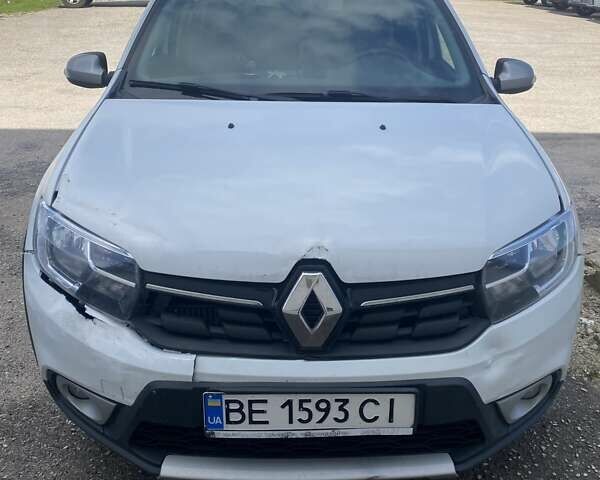 Белый Рено Сандеро, объемом двигателя 0.9 л и пробегом 75 тыс. км за 10453 $, фото 1 на Automoto.ua