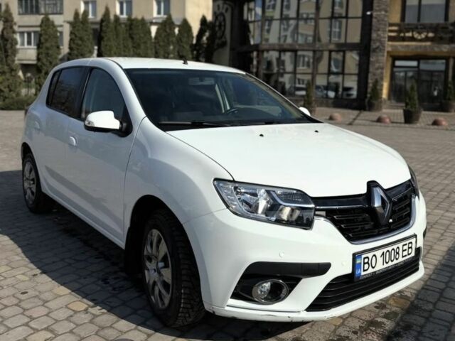 Белый Рено Сандеро, объемом двигателя 0.9 л и пробегом 60 тыс. км за 9200 $, фото 1 на Automoto.ua