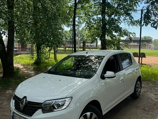 Белый Рено Сандеро, объемом двигателя 0.9 л и пробегом 61 тыс. км за 8050 $, фото 1 на Automoto.ua