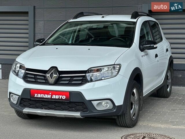Белый Рено Сандеро, объемом двигателя 0.9 л и пробегом 47 тыс. км за 11900 $, фото 1 на Automoto.ua