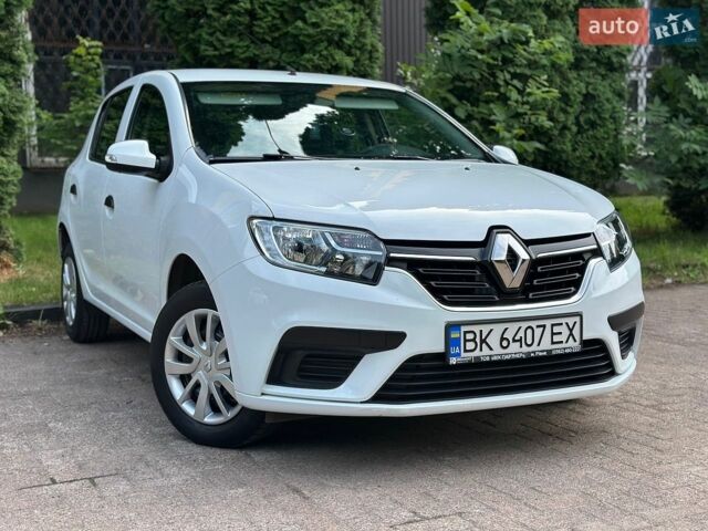 Білий Рено Сандеро, об'ємом двигуна 1 л та пробігом 47 тис. км за 9300 $, фото 1 на Automoto.ua