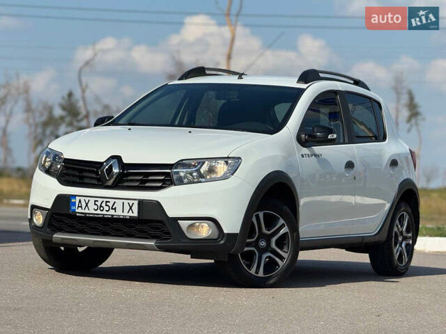 Білий Рено Сандеро, об'ємом двигуна 0.9 л та пробігом 50 тис. км за 11600 $, фото 1 на Automoto.ua