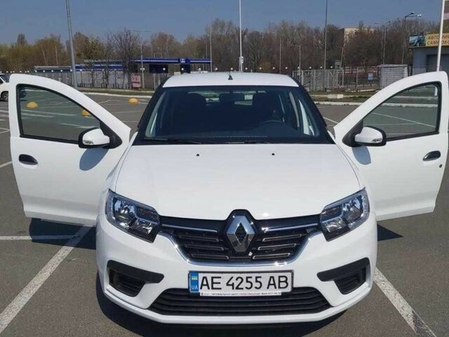 Белый Рено Сандеро, объемом двигателя 0.9 л и пробегом 100 тыс. км за 8500 $, фото 1 на Automoto.ua
