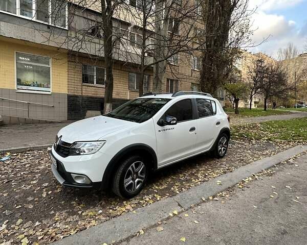 Белый Рено Сандеро, объемом двигателя 0.9 л и пробегом 48 тыс. км за 11499 $, фото 1 на Automoto.ua
