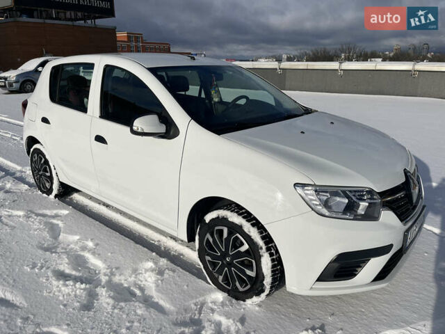 Белый Рено Сандеро, объемом двигателя 0.9 л и пробегом 60 тыс. км за 10500 $, фото 1 на Automoto.ua