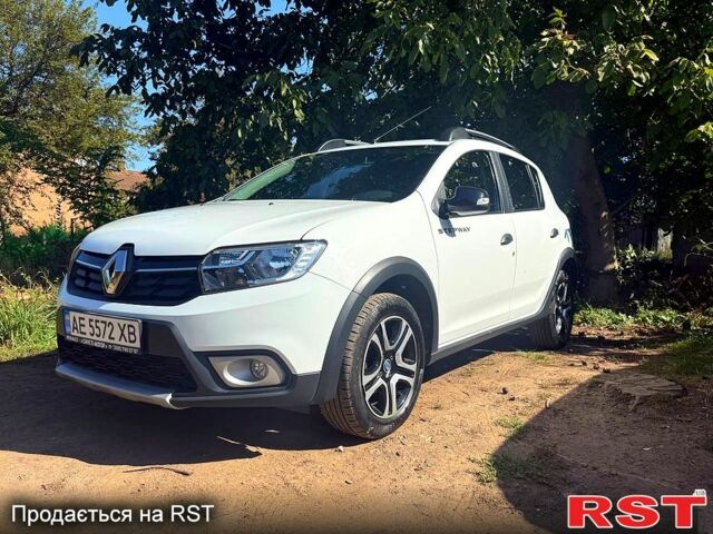 Белый Рено Сандеро, объемом двигателя 1 л и пробегом 48 тыс. км за 11000 $, фото 1 на Automoto.ua