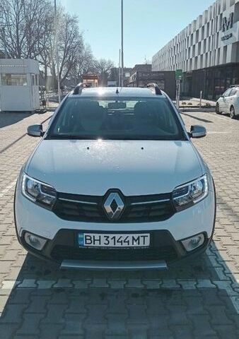 Білий Рено Сандеро, об'ємом двигуна 1.46 л та пробігом 28 тис. км за 12500 $, фото 1 на Automoto.ua