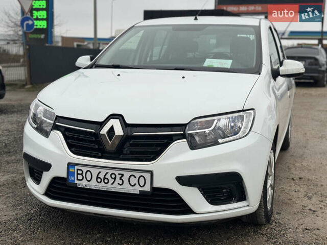 Білий Рено Сандеро, об'ємом двигуна 1 л та пробігом 36 тис. км за 9300 $, фото 1 на Automoto.ua