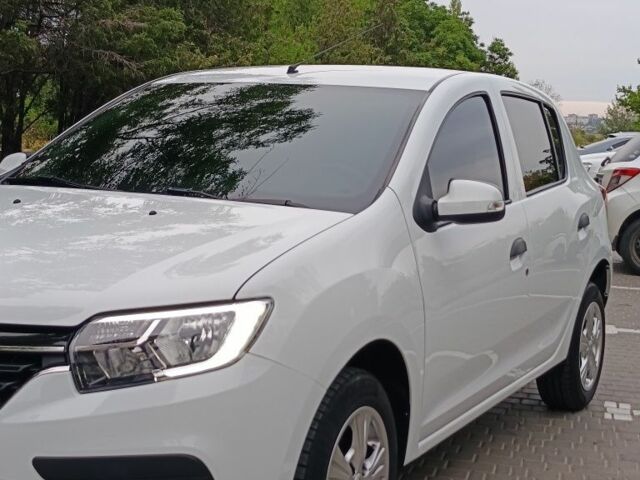 Белый Рено Сандеро, объемом двигателя 1 л и пробегом 57 тыс. км за 6700 $, фото 1 на Automoto.ua