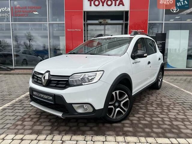 Белый Рено Сандеро, объемом двигателя 0.9 л и пробегом 40 тыс. км за 10045 $, фото 1 на Automoto.ua