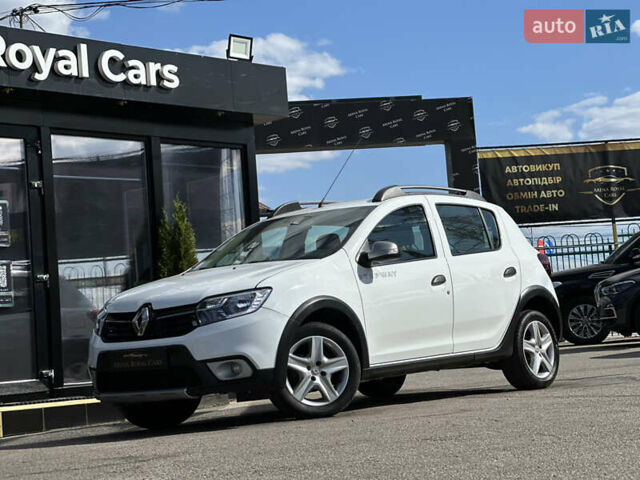 Белый Рено Сандеро, объемом двигателя 0.9 л и пробегом 117 тыс. км за 9900 $, фото 1 на Automoto.ua