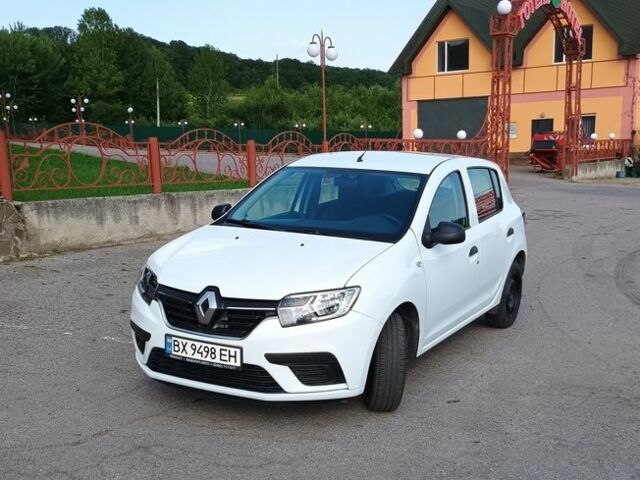 Белый Рено Сандеро, объемом двигателя 1 л и пробегом 38 тыс. км за 8950 $, фото 1 на Automoto.ua