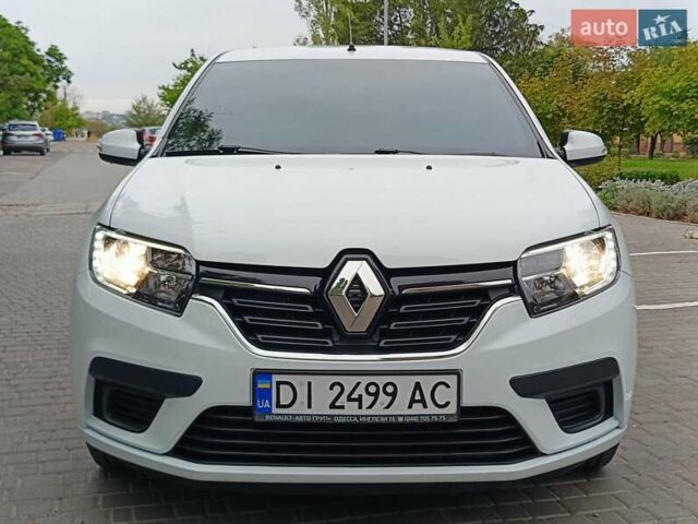 Белый Рено Сандеро, объемом двигателя 1 л и пробегом 57 тыс. км за 9200 $, фото 1 на Automoto.ua