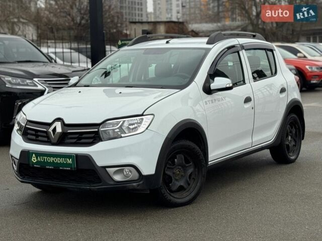 Белый Рено Сандеро, объемом двигателя 0.9 л и пробегом 99 тыс. км за 9399 $, фото 1 на Automoto.ua