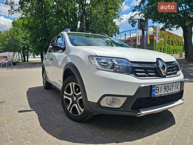 Белый Рено Сандеро, объемом двигателя 0.9 л и пробегом 24 тыс. км за 11500 $, фото 1 на Automoto.ua