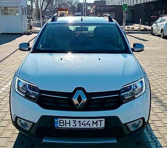 Белый Рено Сандеро, объемом двигателя 1.5 л и пробегом 28 тыс. км за 11800 $, фото 1 на Automoto.ua