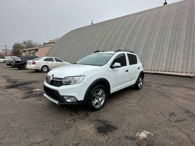 Белый Рено Сандеро, объемом двигателя 1.5 л и пробегом 58 тыс. км за 10999 $, фото 1 на Automoto.ua