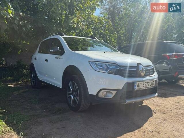 Белый Рено Сандеро, объемом двигателя 0.9 л и пробегом 48 тыс. км за 12500 $, фото 1 на Automoto.ua