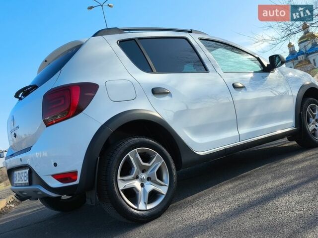 Білий Рено Сандеро, об'ємом двигуна 1.46 л та пробігом 65 тис. км за 12700 $, фото 1 на Automoto.ua