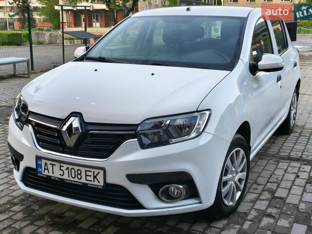 Белый Рено Сандеро, объемом двигателя 0.9 л и пробегом 33 тыс. км за 9249 $, фото 1 на Automoto.ua