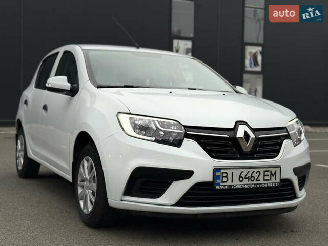 Белый Рено Сандеро, объемом двигателя 1 л и пробегом 102 тыс. км за 6800 $, фото 1 на Automoto.ua