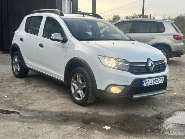 Белый Рено Сандеро, объемом двигателя 0.9 л и пробегом 100 тыс. км за 8999 $, фото 1 на Automoto.ua