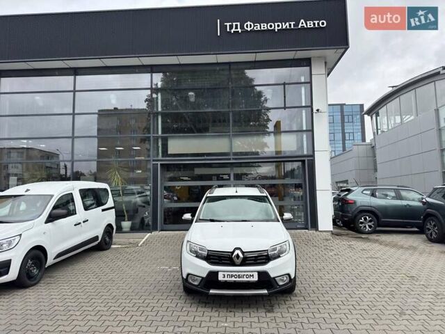 Белый Рено Сандеро, объемом двигателя 0.9 л и пробегом 68 тыс. км за 9400 $, фото 1 на Automoto.ua