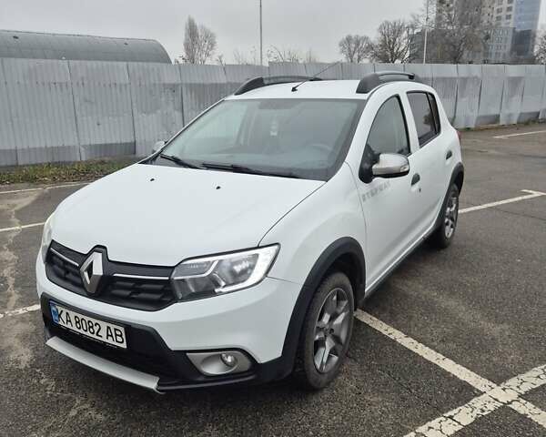 Білий Рено Сандеро, об'ємом двигуна 1.46 л та пробігом 75 тис. км за 13200 $, фото 1 на Automoto.ua