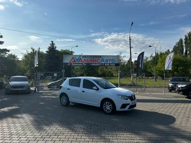 Білий Рено Сандеро, об'ємом двигуна 1.4 л та пробігом 37 тис. км за 10999 $, фото 1 на Automoto.ua