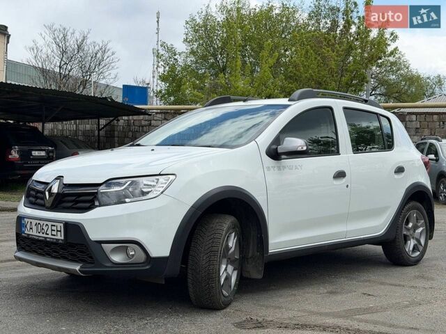 Белый Рено Сандеро, объемом двигателя 1.46 л и пробегом 77 тыс. км за 11500 $, фото 1 на Automoto.ua