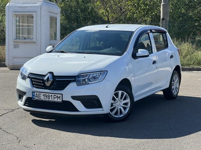Белый Рено Сандеро, объемом двигателя 1 л и пробегом 37 тыс. км за 7838 $, фото 1 на Automoto.ua